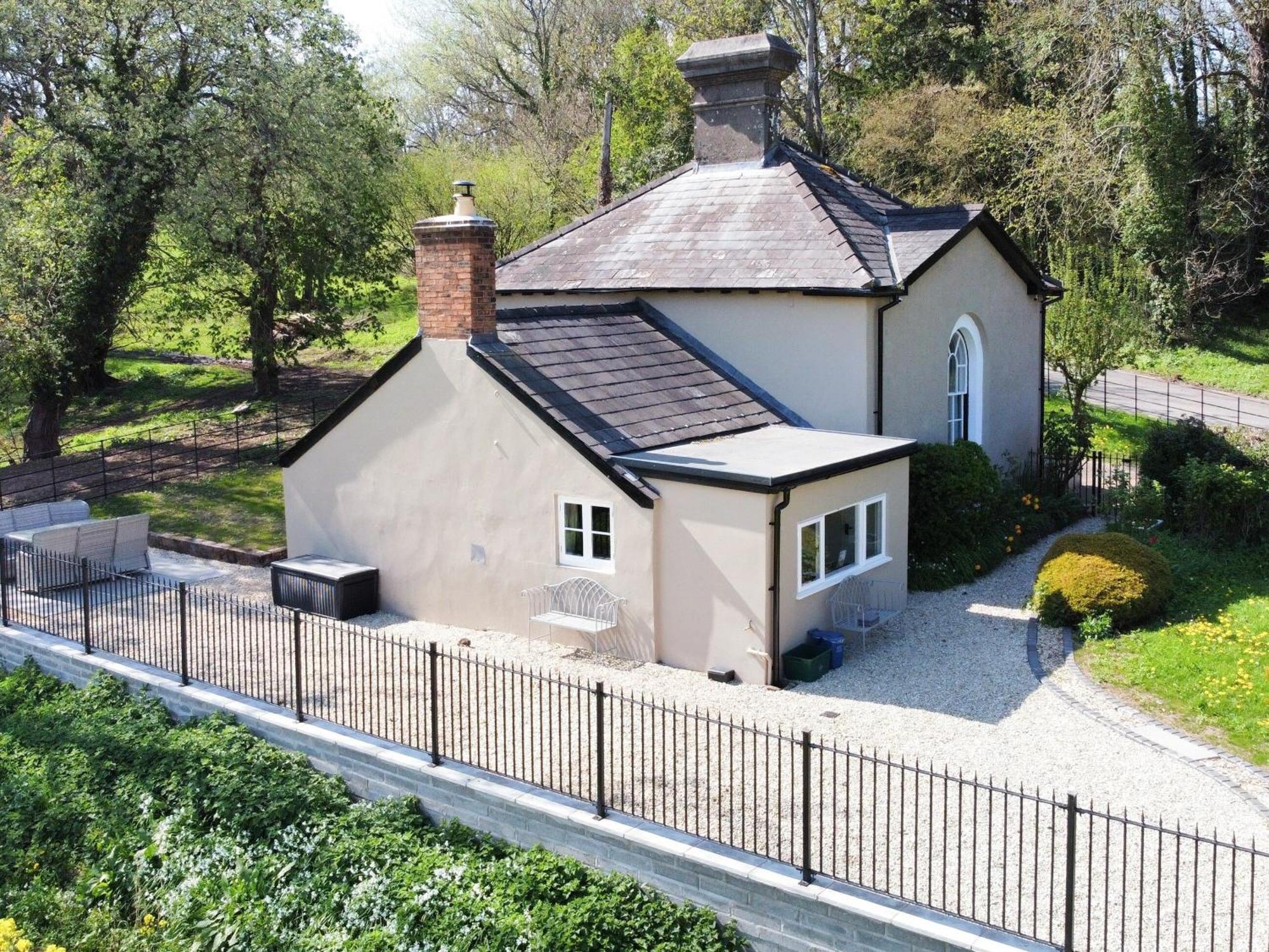 Wonastow The Lodge מראה חיצוני תמונה